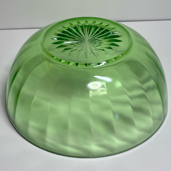 ✨Vintage Uranium Glass Bowl – Starburst Design, Glows Brilliantly ✨ - Picture 8 of 17